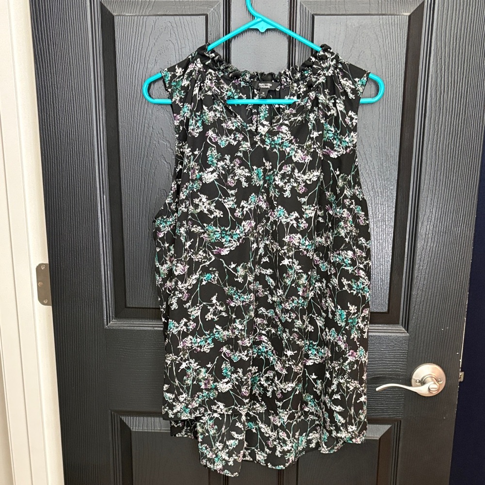 Simply Vera Vera Wang Black and White Floral Blouse